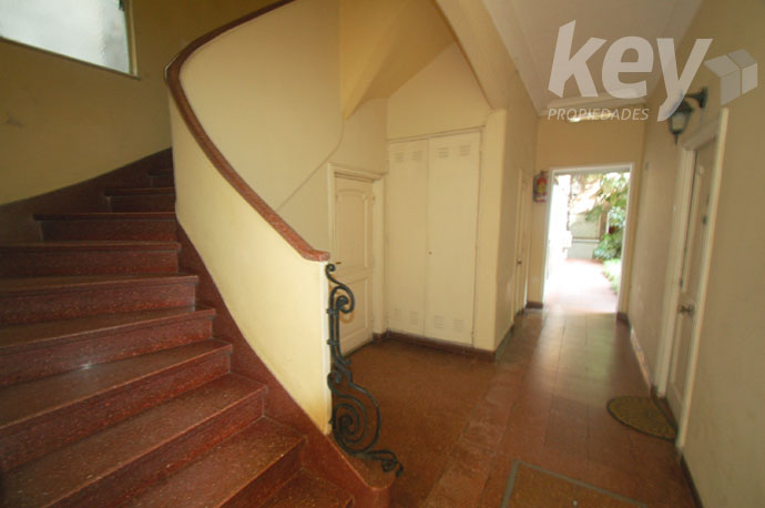 Escalera departamento en venta en Barrio Norte