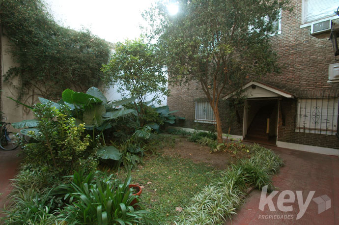 Departamento 2 1/2 o 3 ambientes en Venta en Barrio Norte con patio comun verde.